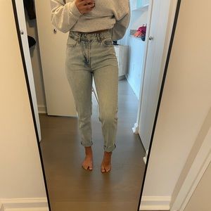 URBAN OUTFITTERS BDG mom Jeans! Size 26